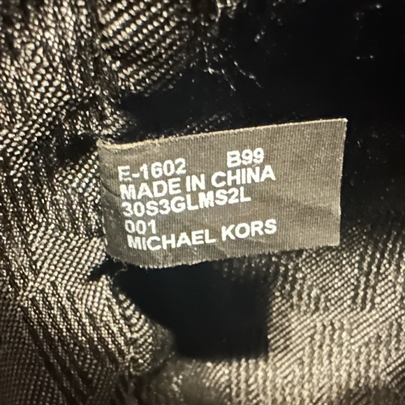 Black Michael Kors Purse With Removable Cross Strap - Picture 5 of 9